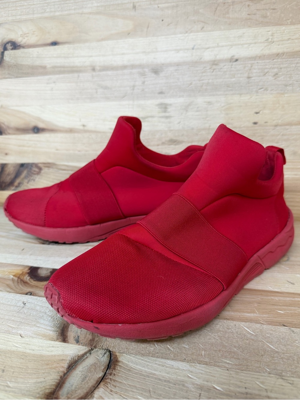 Steve Madden Hueber Slip-On Red Athletic Sneakers Women’s 8.5